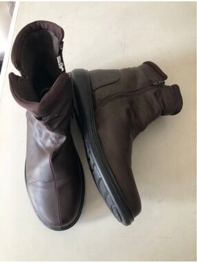 Size 10 INGARO Brown Boots Booties Cushioned Insoles Earthy Casual